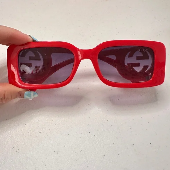 Gucci Red Sunglasses with Logo Detail - Picture 6 of 7